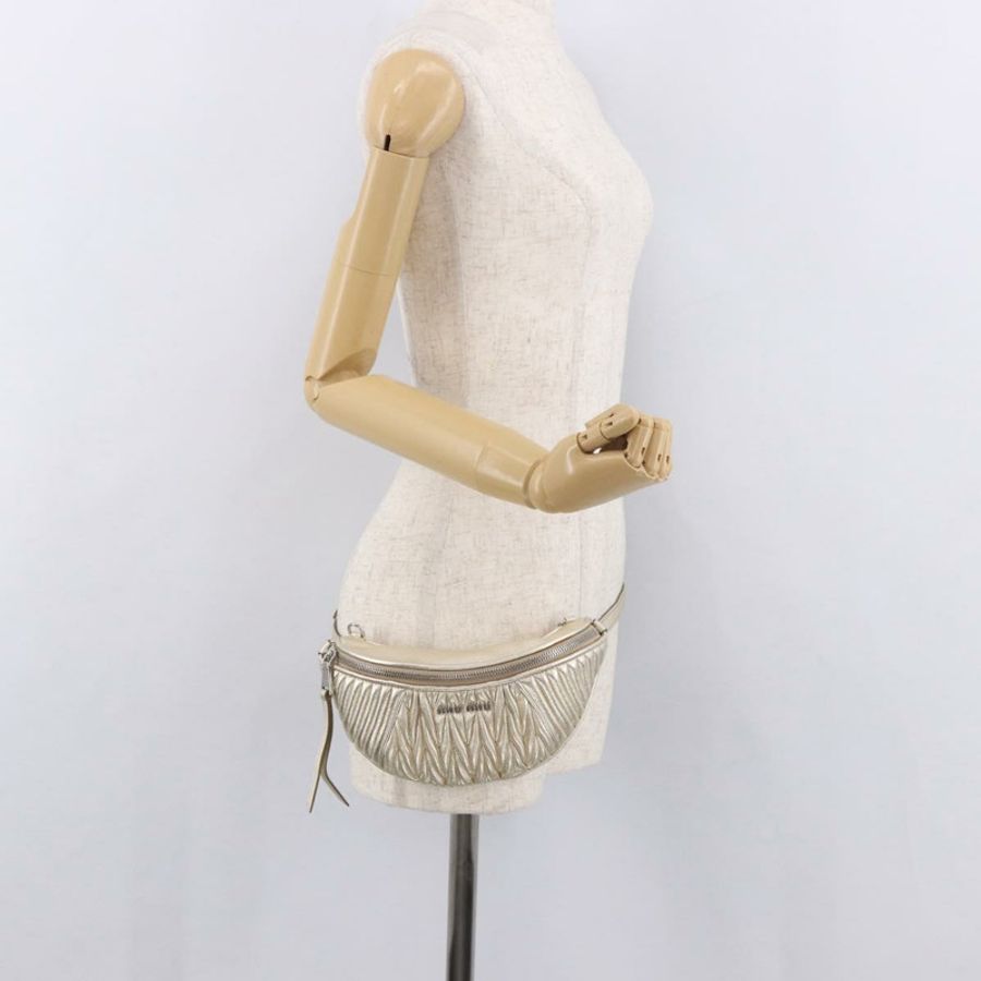 【日本直送】Miu Miu Matelasse 腰包 皮革 銀色 金 正品 183762V-21