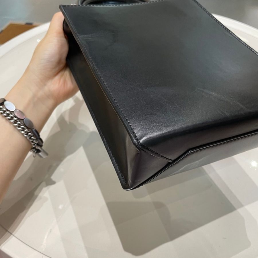 LOEWE罗意威Standard A5 Tote经典logo压纹全黑油亮牛皮迷你琴谱包21×17×6-12