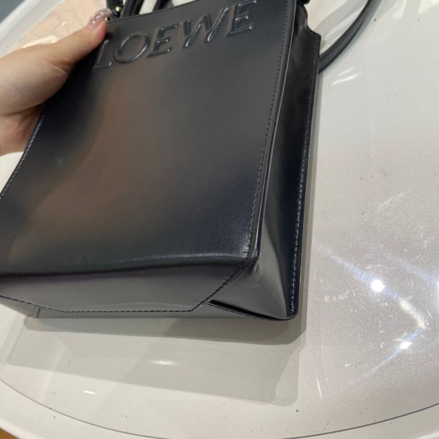 LOEWE罗意威Standard A5 Tote经典logo压纹全黑油亮牛皮迷你琴谱包21×17×6-14