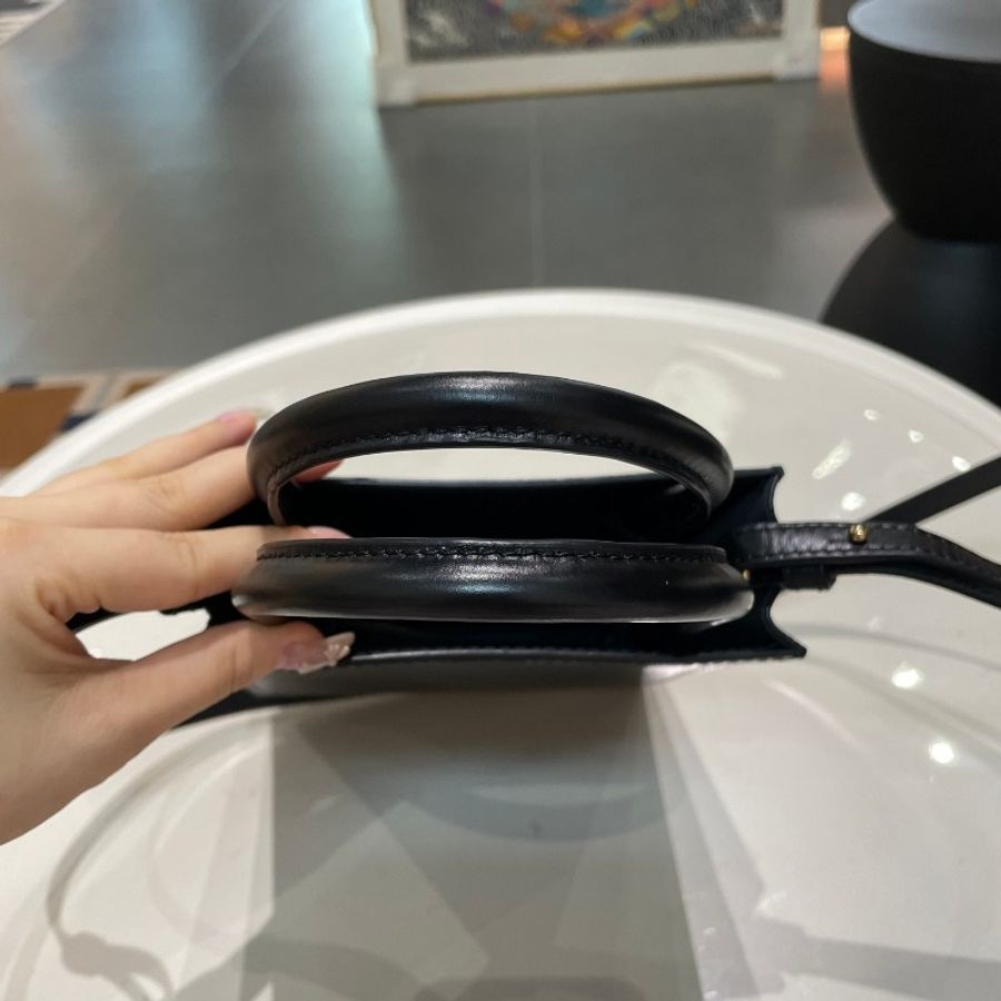 LOEWE罗意威Standard A5 Tote经典logo压纹全黑油亮牛皮迷你琴谱包21×17×6-16