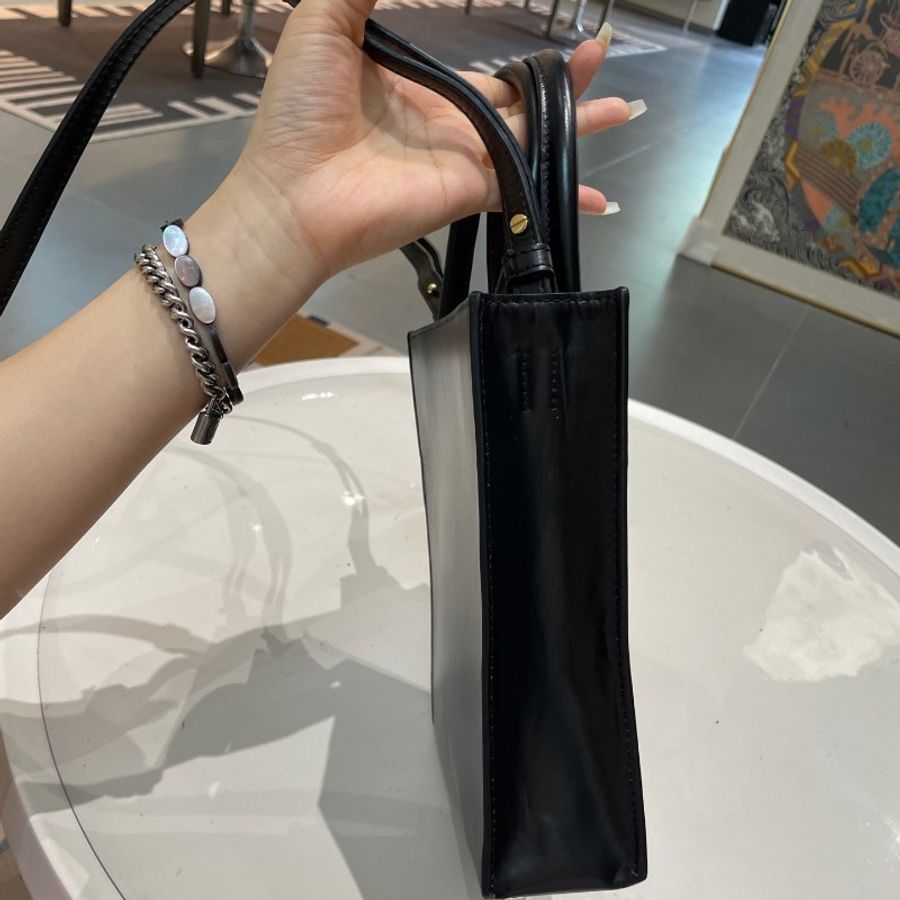 LOEWE罗意威Standard A5 Tote经典logo压纹全黑油亮牛皮迷你琴谱包21×17×6-20