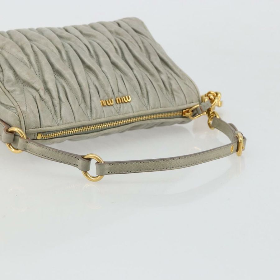 【日本直送】Miu Miu Matelasse 皮革配件包 灰色 金 正品 184365M-6