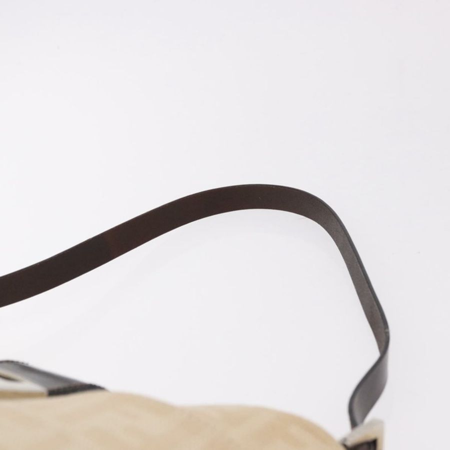 【日本直送】FENDI Zucca帆布Mamma Baguette肩背包 米色 銀色 正品 184984SAV-7