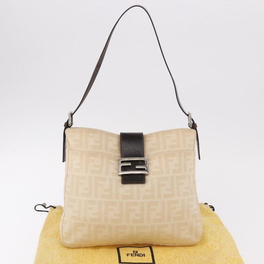 【日本直送】FENDI Zucca帆布Mamma Baguette肩背包 米色 銀色 正品 184984SAV-11