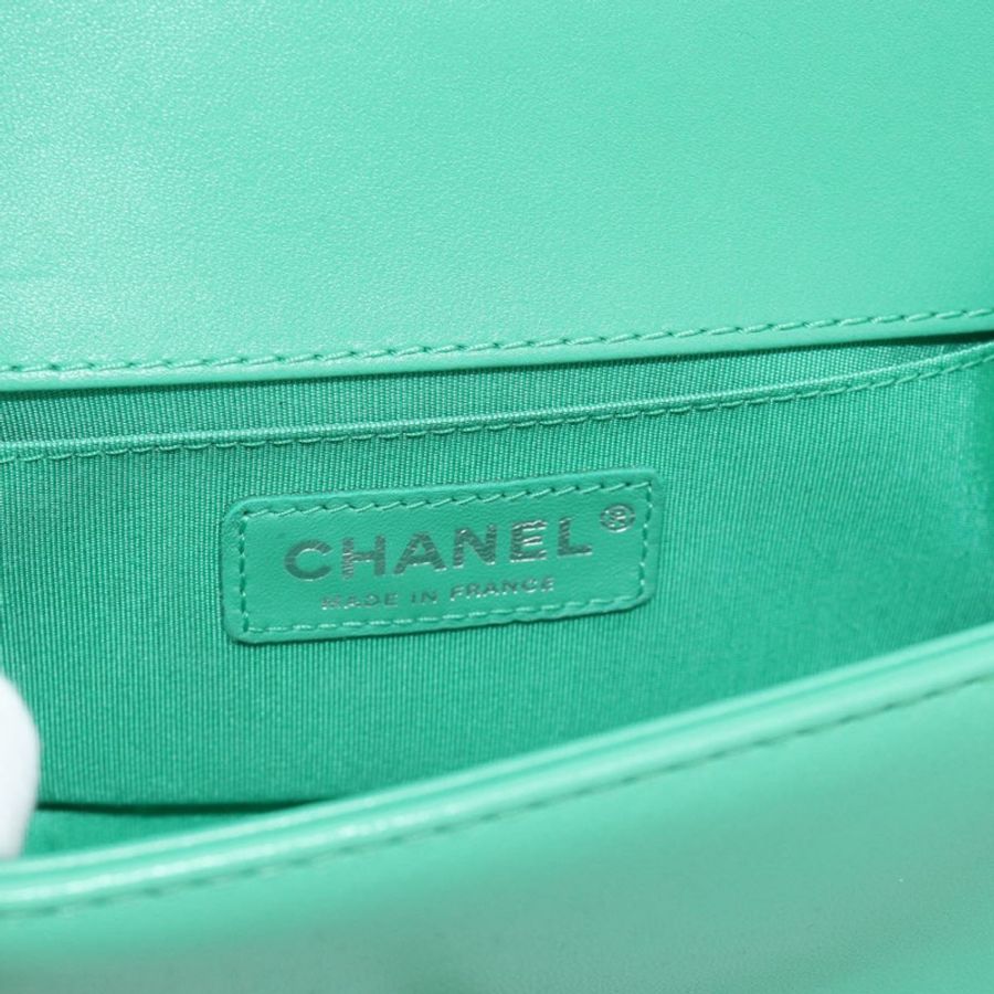 【日本直送】香奈兒 (CHANEL) 鏈條絎縫 Boy Chanel 羊皮綠色銀色 CC 認證包 184844SM-17