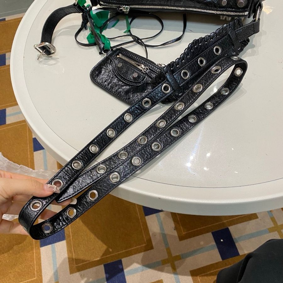 Balenciaga巴黎世家Le Cagole黑银机车可调节肩带斜挎单肩圆筒包13*24.5*13-15