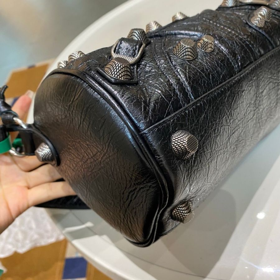 Balenciaga巴黎世家Le Cagole黑银机车可调节肩带斜挎单肩圆筒包13*24.5*13-19