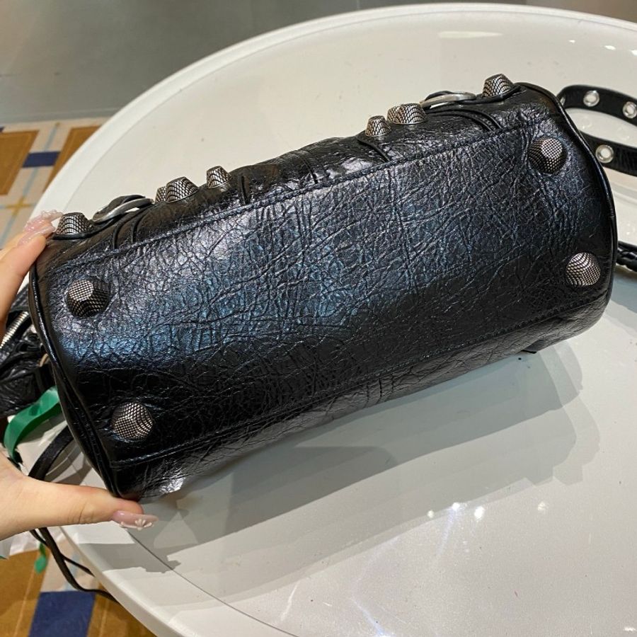 Balenciaga巴黎世家Le Cagole黑银机车可调节肩带斜挎单肩圆筒包13*24.5*13-23
