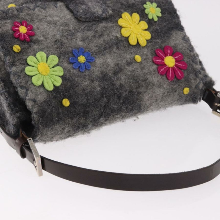 【日本直送】FENDI Floral Mamma Baguette 單肩包,毛氈材質,灰色/銀色,正品編號 185390SAM-5