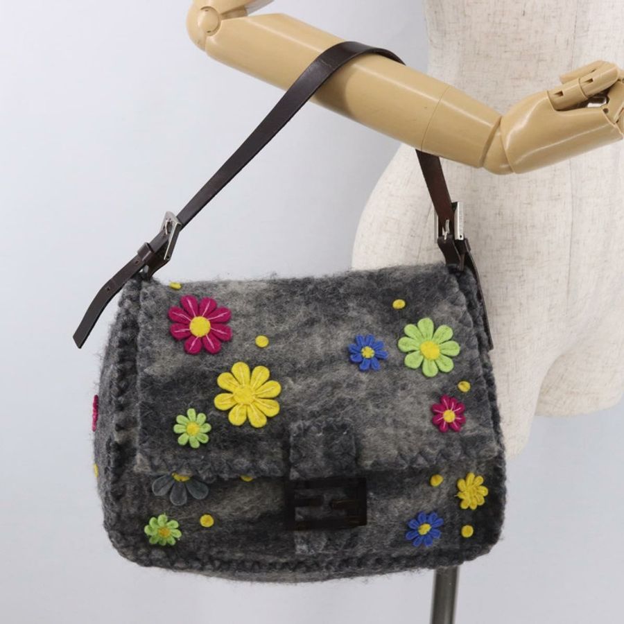 【日本直送】FENDI Floral Mamma Baguette 單肩包,毛氈材質,灰色/銀色,正品編號 185390SAM-22
