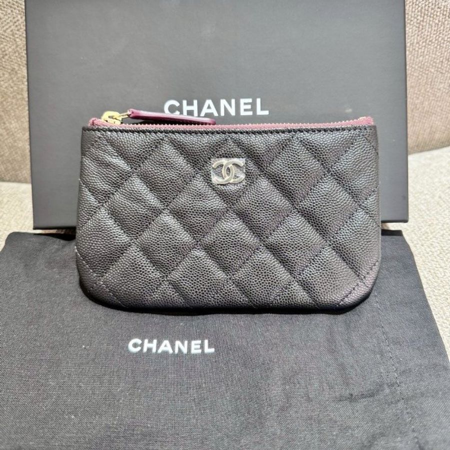 CHANEL 經典黑銀荔枝牛皮拉鍊零錢包-0