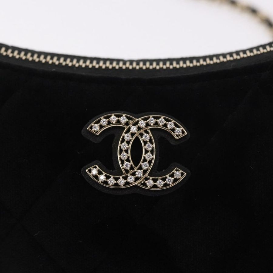 【日本直送】香奈兒 (CHANEL) 絎縫鏈條肩背包,絲絨材質,黑色,金色雙C標誌,貨號 186258SM-16