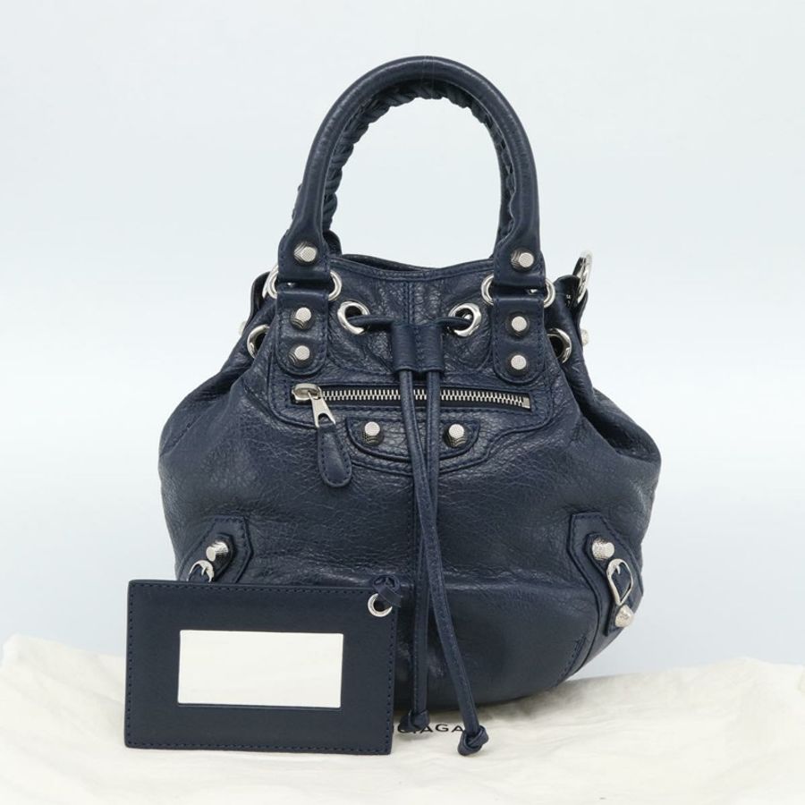 【日本直送】BALENCIAGA 巨型迷你絨球手提包 皮革 兩用 海軍藍/銀色 正品 186261SM-11