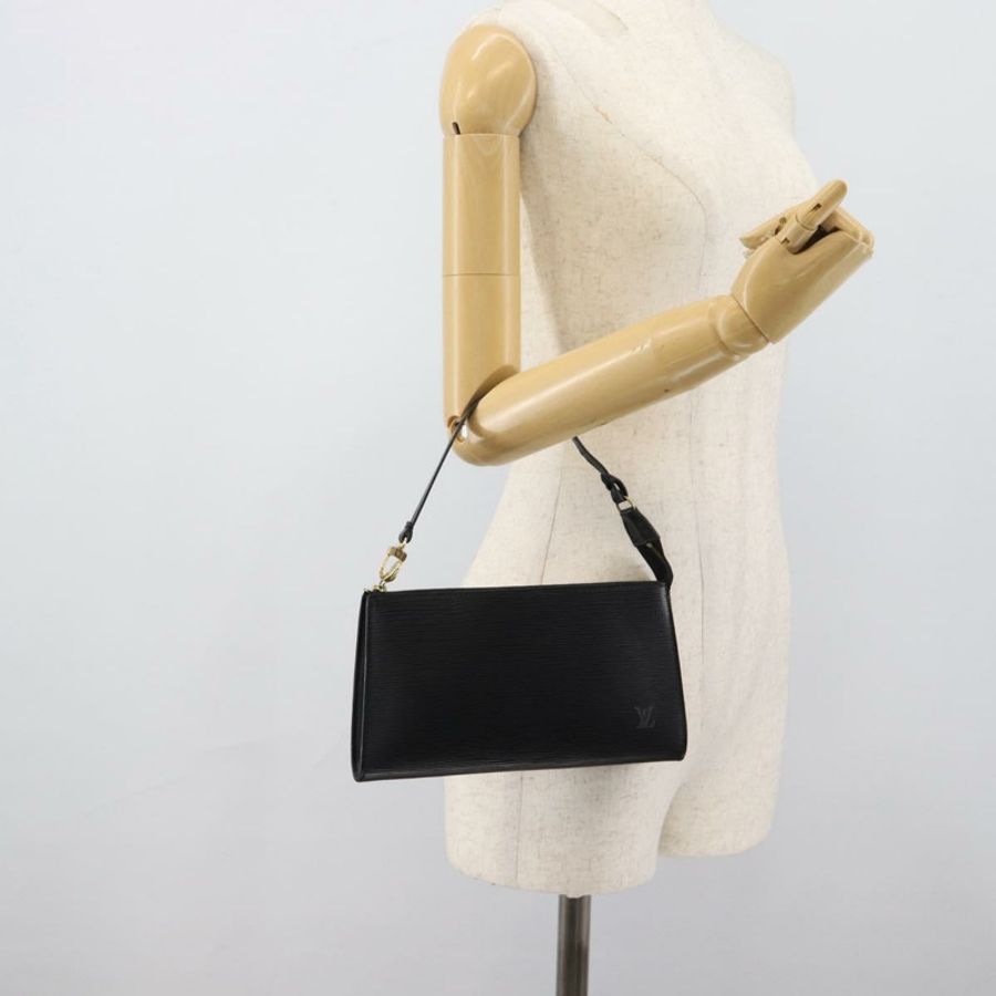 【日本直送】路易威登 Epi Pochette Accessoires 手拿包 黑色 M52982 LV Auth 187872A-21