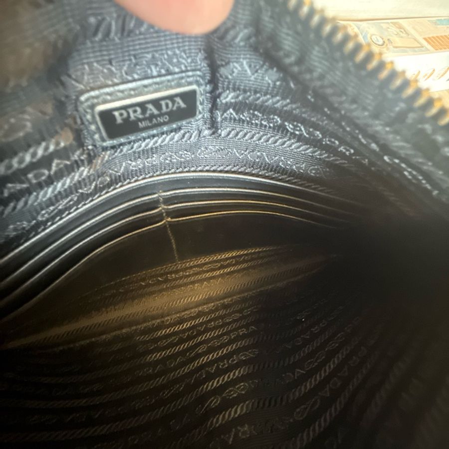 PRADA SAFFIANO牛皮手拿包-8