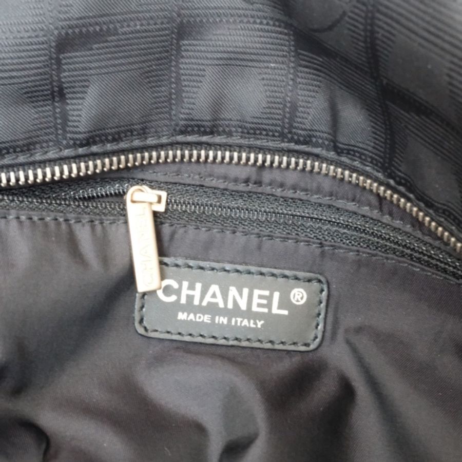 CHANEL Vintage New Travel Line 老佛爺時代經典 黑色雙 C 緹花大容量尼龍托特包-9