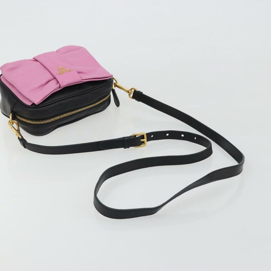【日本直送】PRADA Ribbon 肩背包,皮革材質,黑色/粉紅色,正品,貨號 191719V-6