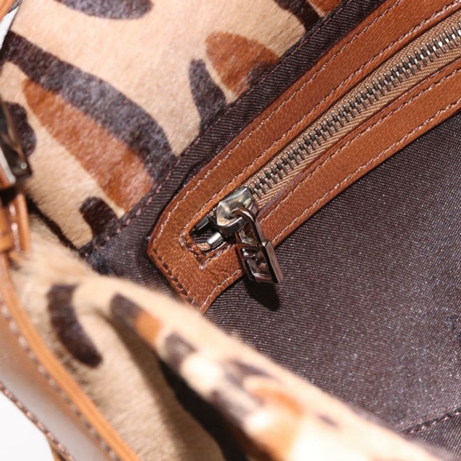 【日本直送】FENDI 豹紋 Mamma Baguette 手袋,Harako 皮革,米色/銀色,正品 am12111SM-23