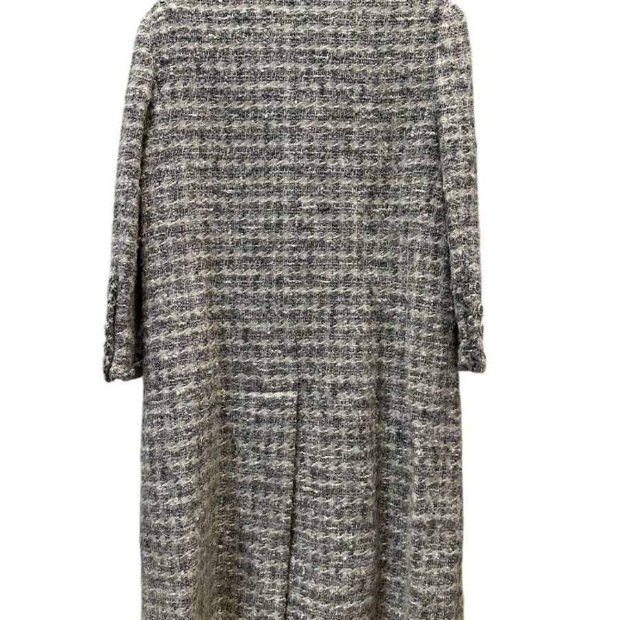 【美收精品】CHANEL 灰色金屬光澤經典夢幻呢絨外套 C-664【隔月月中將轉賣至日本 上架期限30天】-1