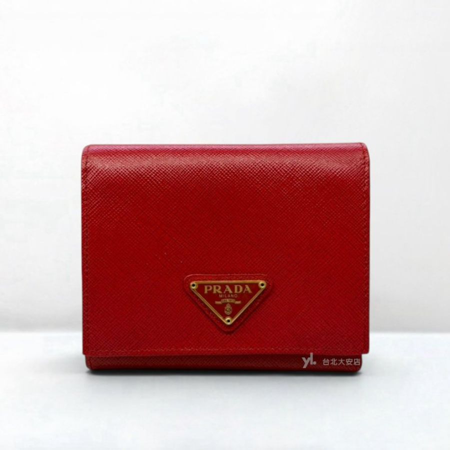 A13416-PRADA Saffiano 紅色防刮牛皮金色三角牌三折短夾1M0176-0