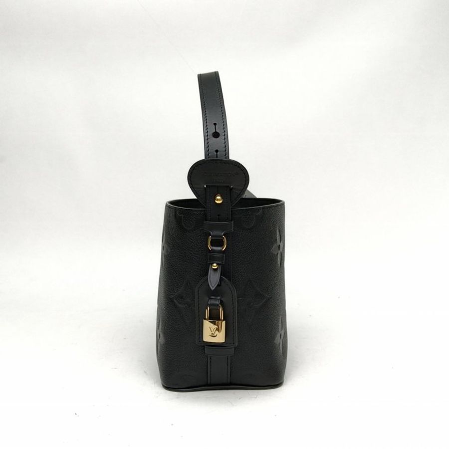 LOUIS VUITTON ALLINBB老花壓紋黑色牛皮革金扣晶片肩背包-1