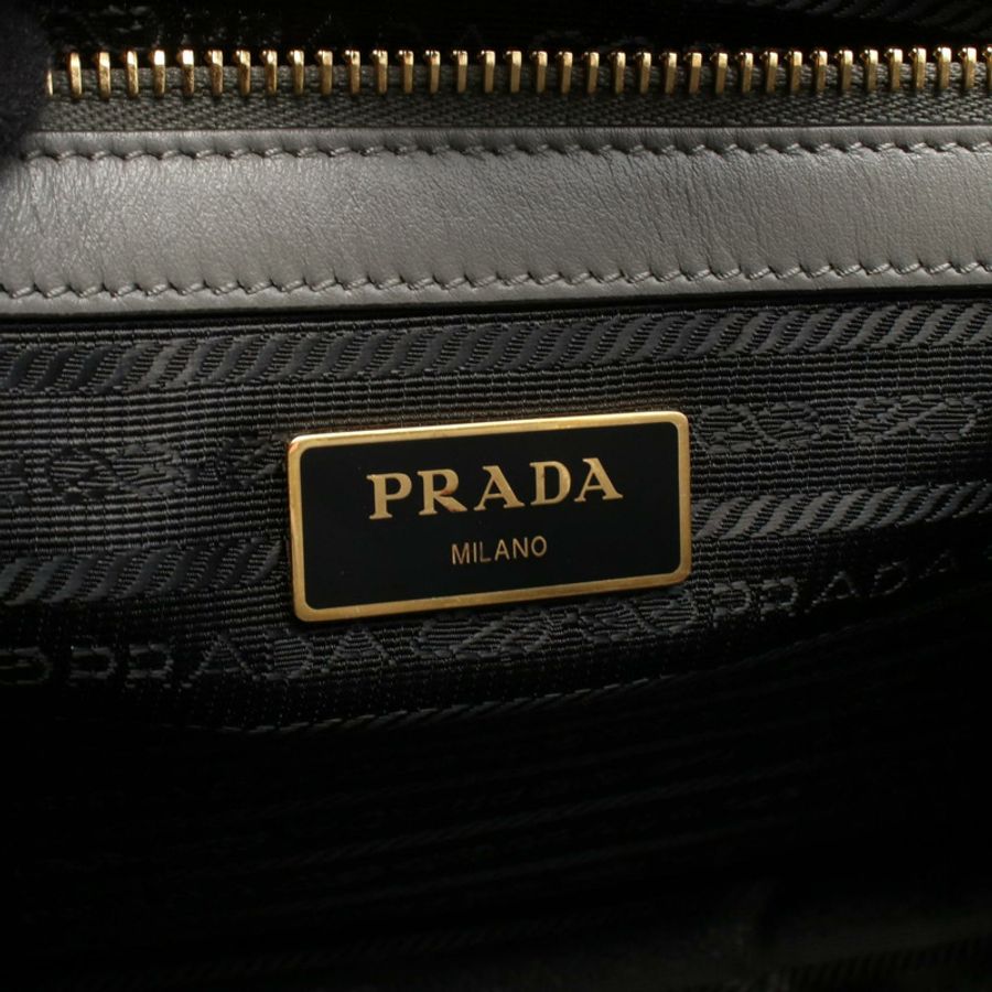 PRADA 灰色二手女士皮革單肩斜挎手提包,帶品牌標誌-3