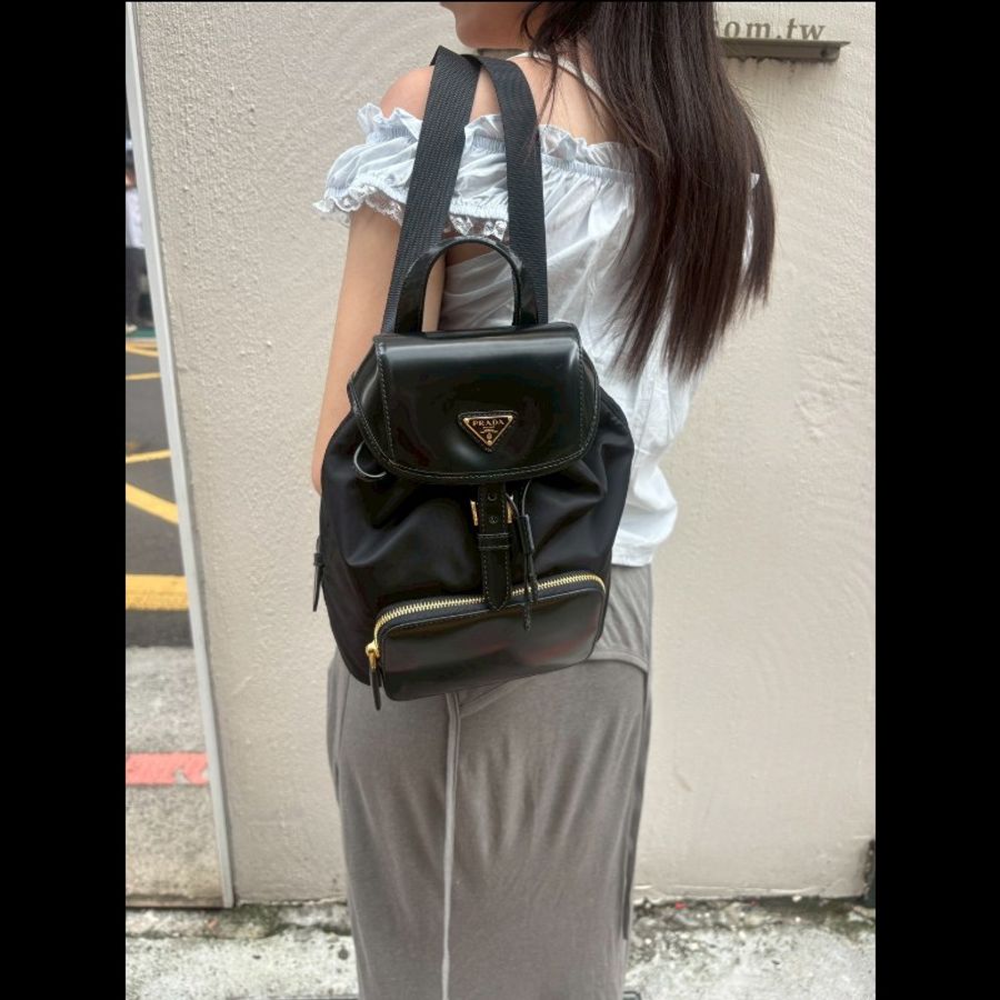 Prada 新款再生尼龍布+皮革黑色後背包-2