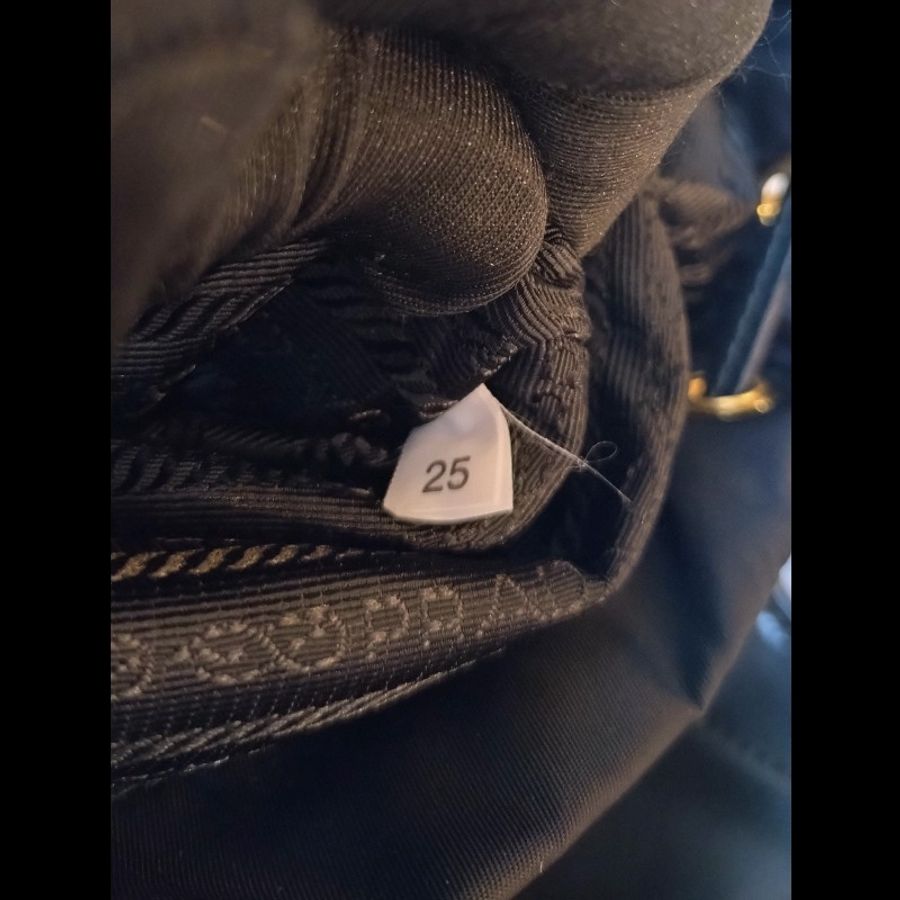 Prada 新款再生尼龍布+皮革黑色後背包-19