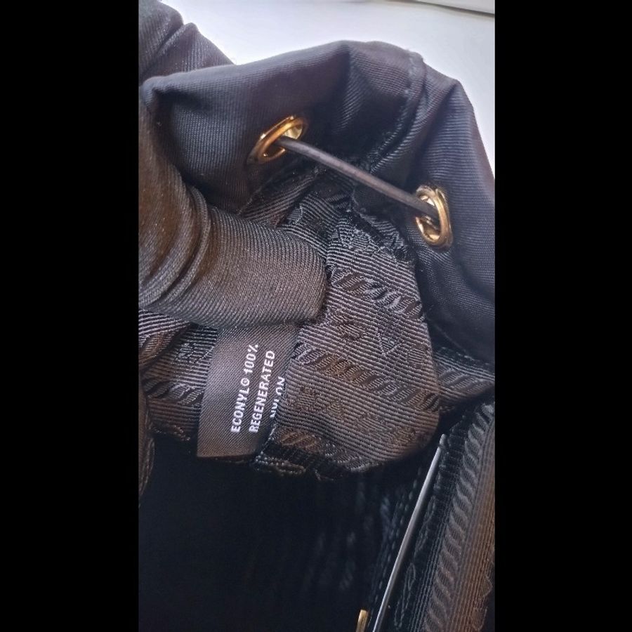 Prada 新款再生尼龍布+皮革黑色後背包-21