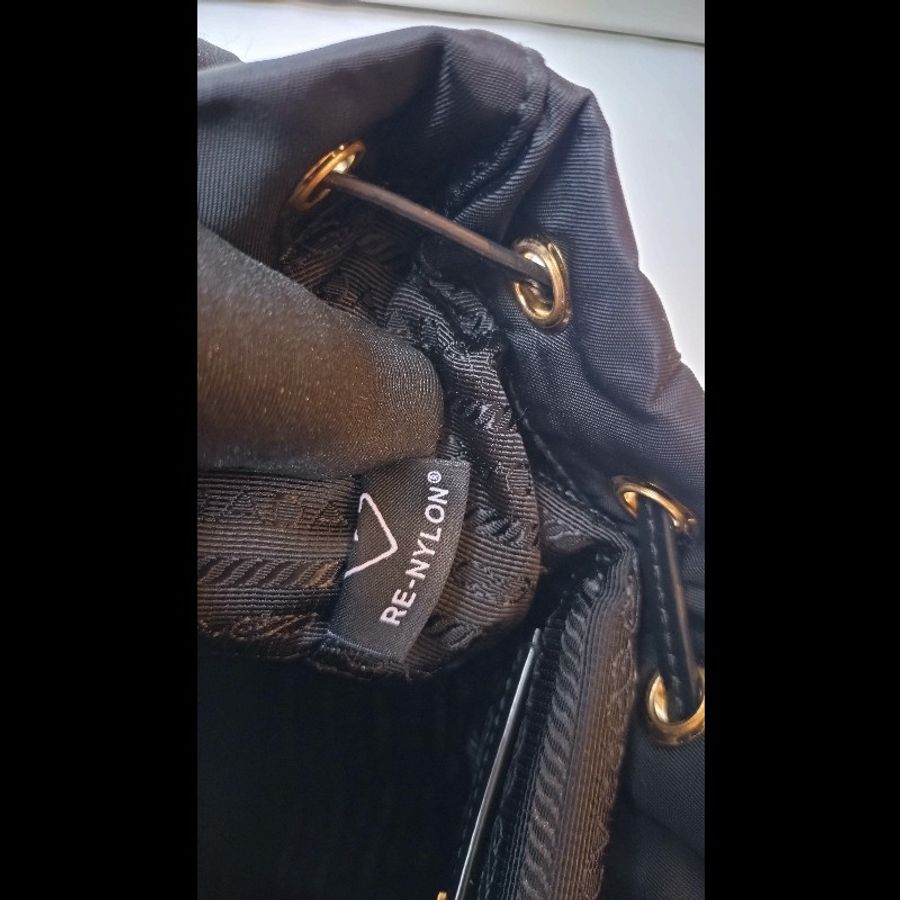 Prada 新款再生尼龍布+皮革黑色後背包-22