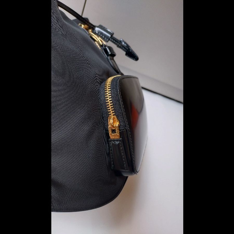 Prada 新款再生尼龍布+皮革黑色後背包-27