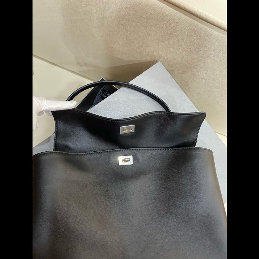 Balenciaga巴黎世家 Rodeo黑銀中號
黑色牛皮 可手提可斜挎 超好搭配-3