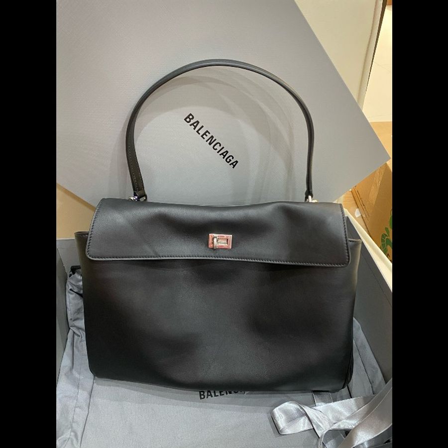 Balenciaga巴黎世家 Rodeo黑銀中號
黑色牛皮 可手提可斜挎 超好搭配-5