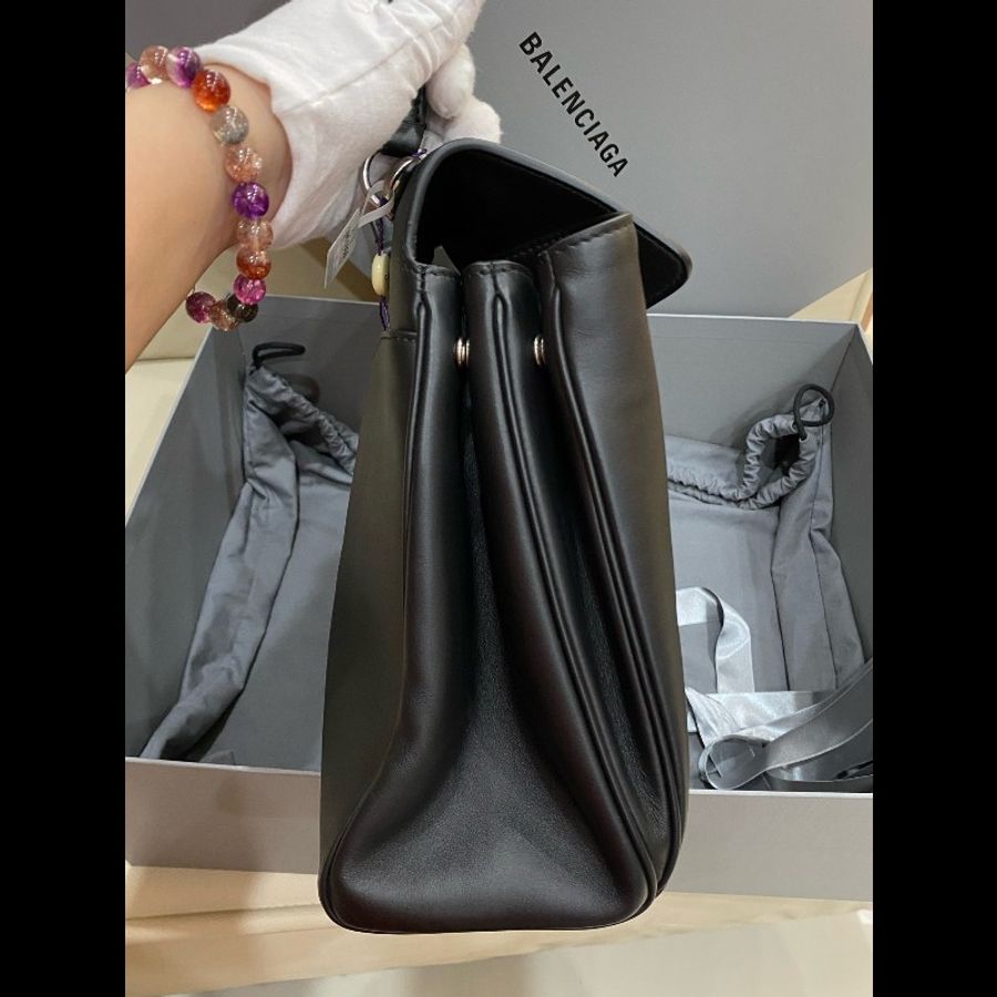 Balenciaga巴黎世家 Rodeo黑銀中號
黑色牛皮 可手提可斜挎 超好搭配-8