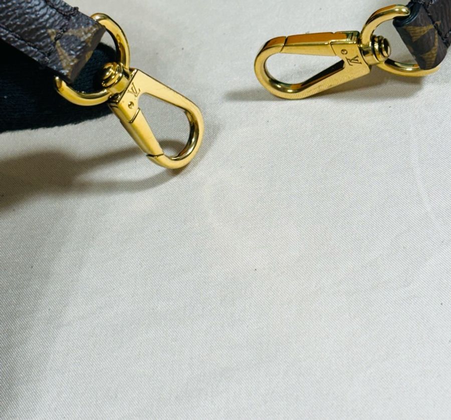 ‼️ 全台最甜近新美品LV新款寬背帶/肩帶 LouisVuitton 路易威登雙面用-8