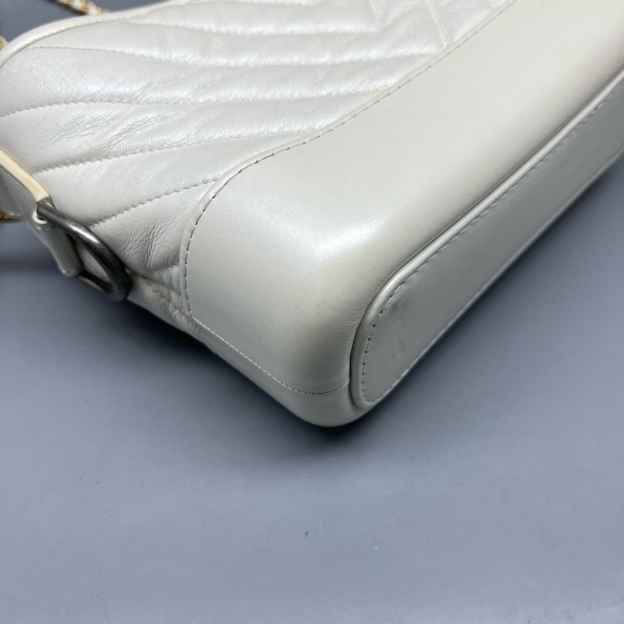 CHANEL 流浪包白色小號V紋-5