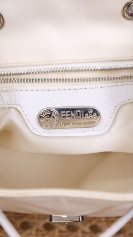 Fendi白色FFlogo双肩包-4