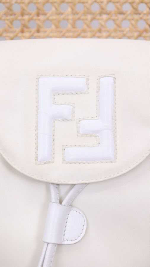 Fendi白色FFlogo双肩包-11
