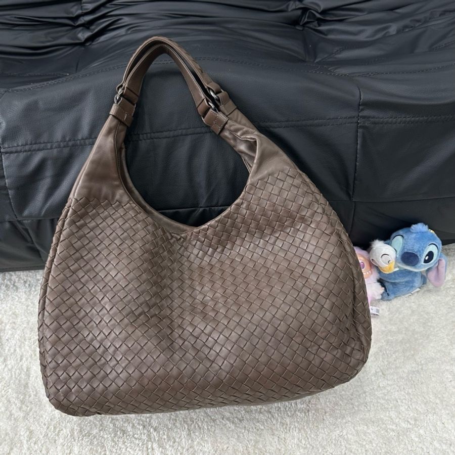 Bottega Veneta 葆蝶家棕色大號雙肩和尚-1