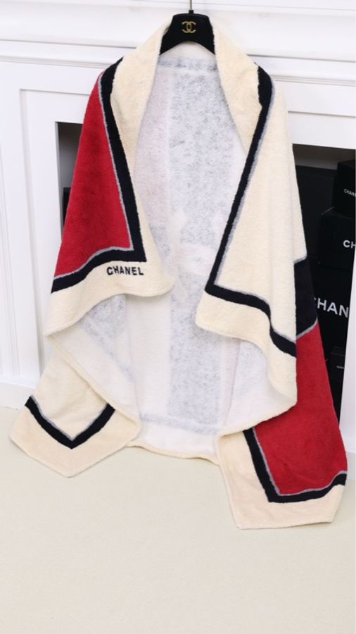 Chanel红白黑拼色CC毛毯-4