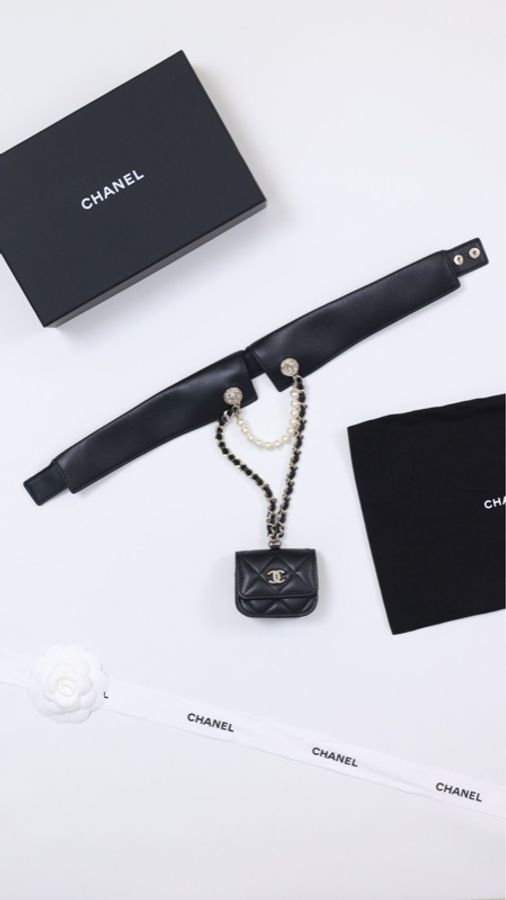 Chanel 22A高级手工坊系列黑金珍珠小羊皮衣领包-0