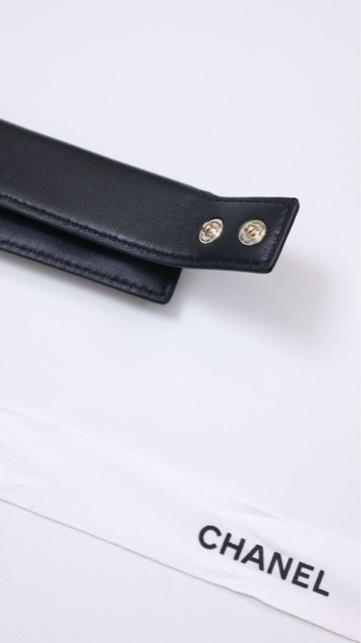 Chanel 22A高级手工坊系列黑金珍珠小羊皮衣领包-9