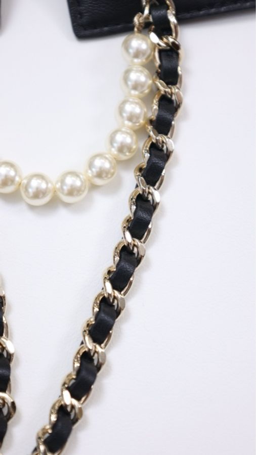 Chanel 22A高级手工坊系列黑金珍珠小羊皮衣领包-10