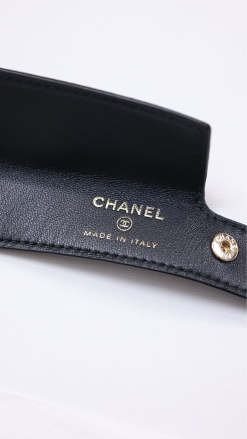 Chanel 22A高级手工坊系列黑金珍珠小羊皮衣领包-11