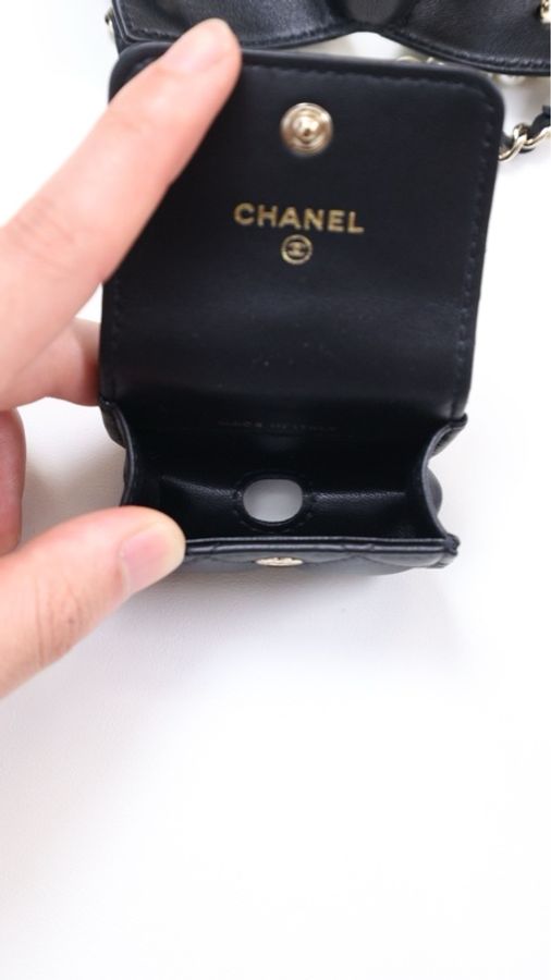 Chanel 22A高级手工坊系列黑金珍珠小羊皮衣领包-14