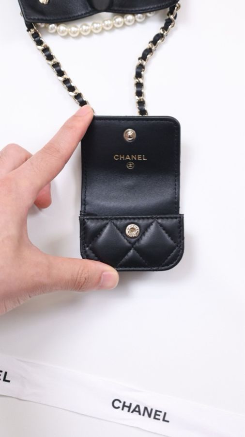 Chanel 22A高级手工坊系列黑金珍珠小羊皮衣领包-16