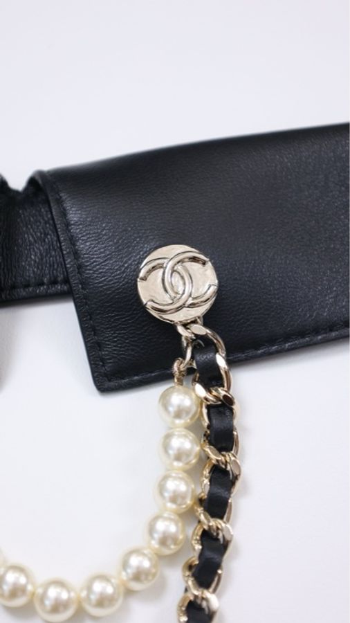 Chanel 22A高级手工坊系列黑金珍珠小羊皮衣领包-17
