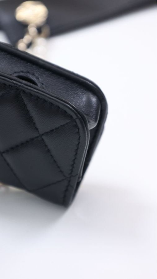 Chanel 22A高级手工坊系列黑金珍珠小羊皮衣领包-24