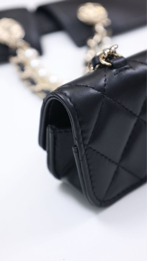 Chanel 22A高级手工坊系列黑金珍珠小羊皮衣领包-25