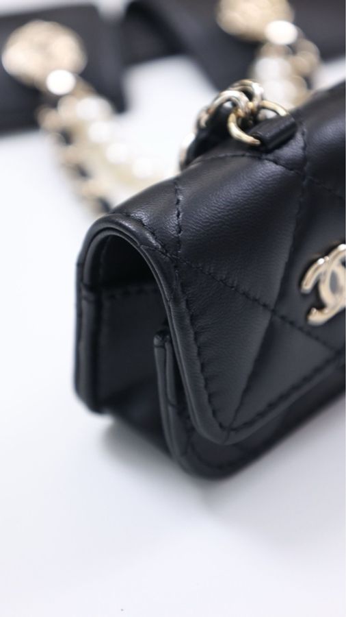 Chanel 22A高级手工坊系列黑金珍珠小羊皮衣领包-27